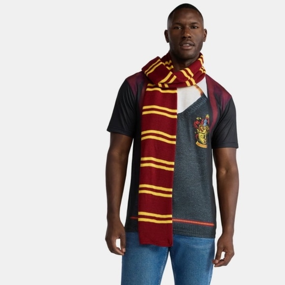 Harry Potter Other - Harry Potter Gryffindor t-shirt and scarf combo set Size Medium NWT